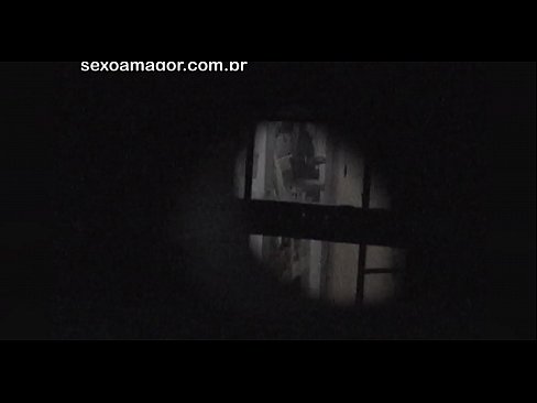 ❤️ Lourinho é filmado secretamente por um voyeur de bairro escondido atrás de tijolos ocos Porno de qualidade em nós